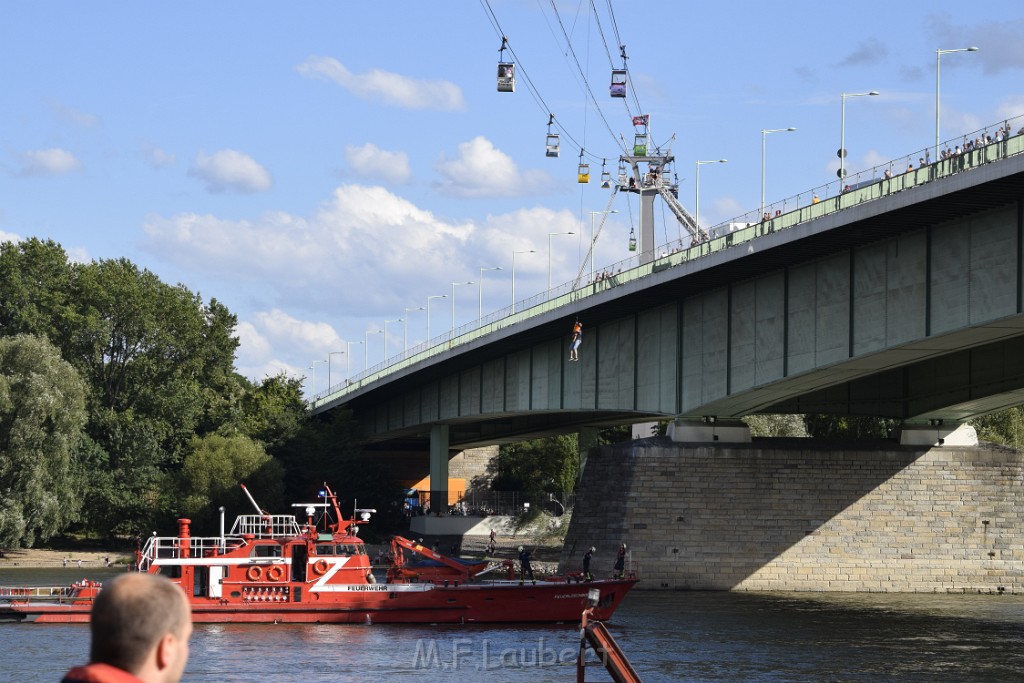 Koelner Seilbahn Gondel blieb haengen Koeln Linksrheinisch P294.JPG - Miklos Laubert